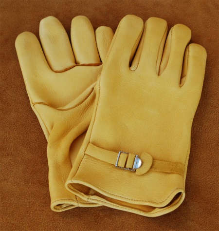 https://www.oldtradingpost.com/images/Geier%20Glove%20240F%20Mediumweight%20Deerskin%20Glove%20with%20Slide%20Buckle%20Back.jpg