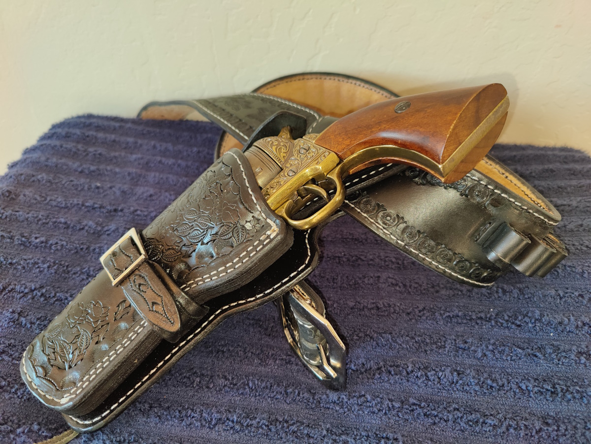 (image for) Black Rose Western Hollywood Quick Draw Gun Belt & Holster